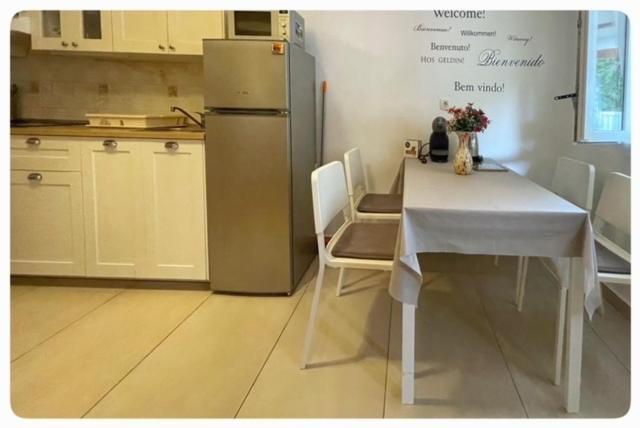 Appartement Apartman Sorgo à Zambratija  Extérieur photo